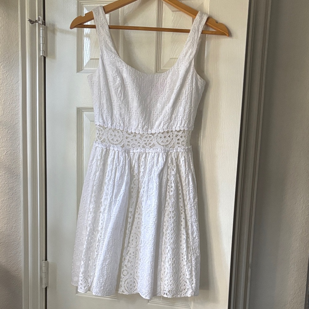 Lilly Pulitzer Rosemarie Eyelet Scoop
Neck Dress - Picture 4 of 9
